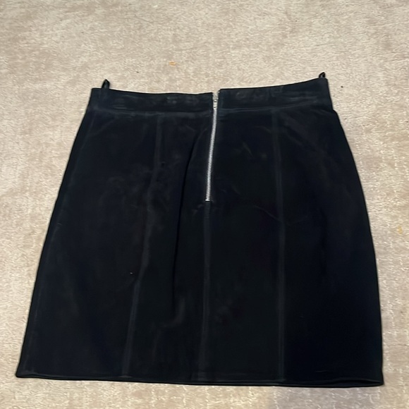 Bardot black suede mini skirt with zip backs size 8 - Picture 6 of 6